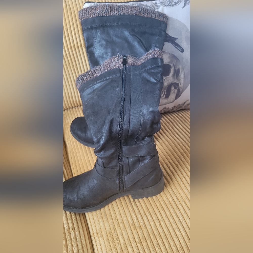 Wide calf zip up boot